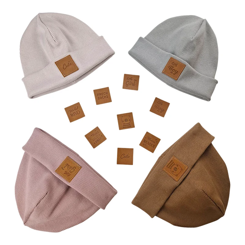 Hipster Beanie Mütze aus Rippjersey für Babys mit Kunstlederpatch