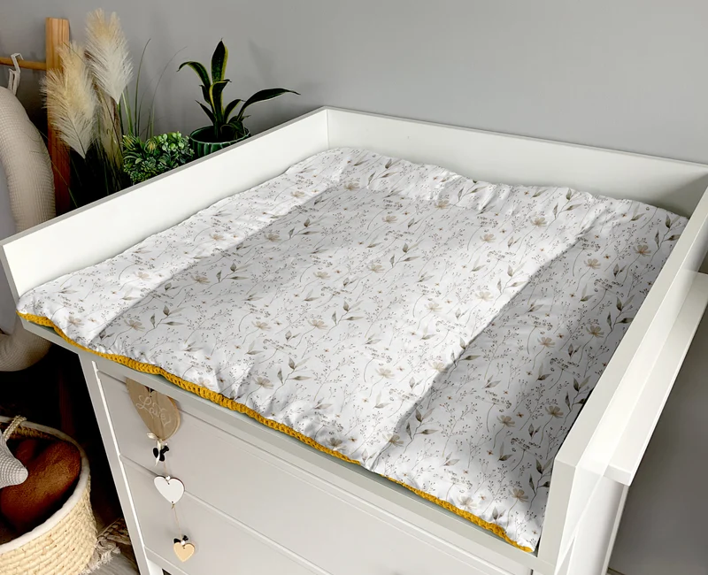 Changing mat | Grass and honey