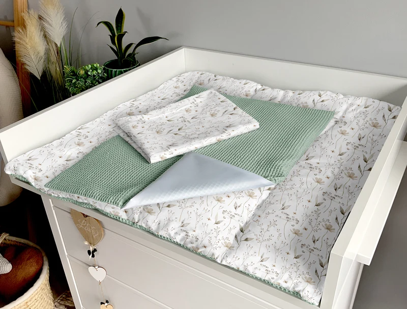 Changing mat | Grass and dirty mint