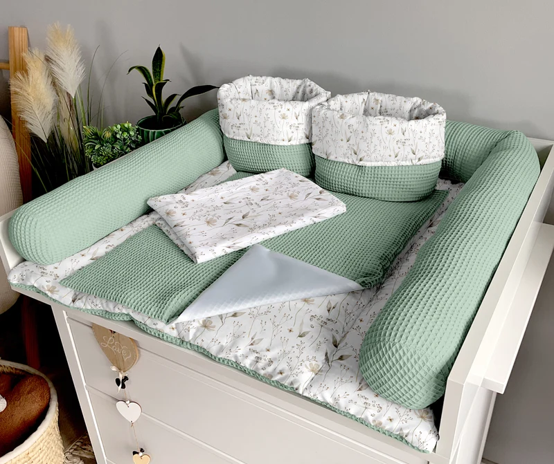 Changing mat | Grass and dirty mint