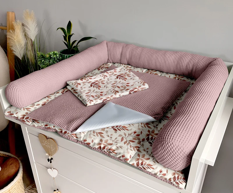 Changing mat | Leaves and dirty pink