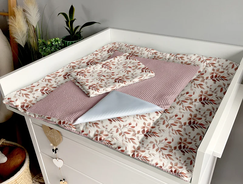 Changing mat | Leaves and dirty pink