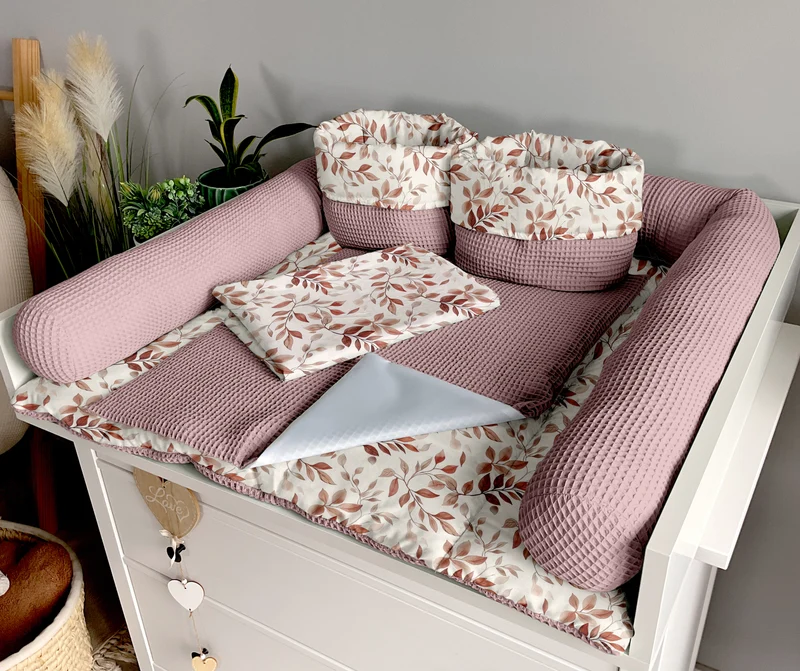 Changing mat | Leaves and dirty pink
