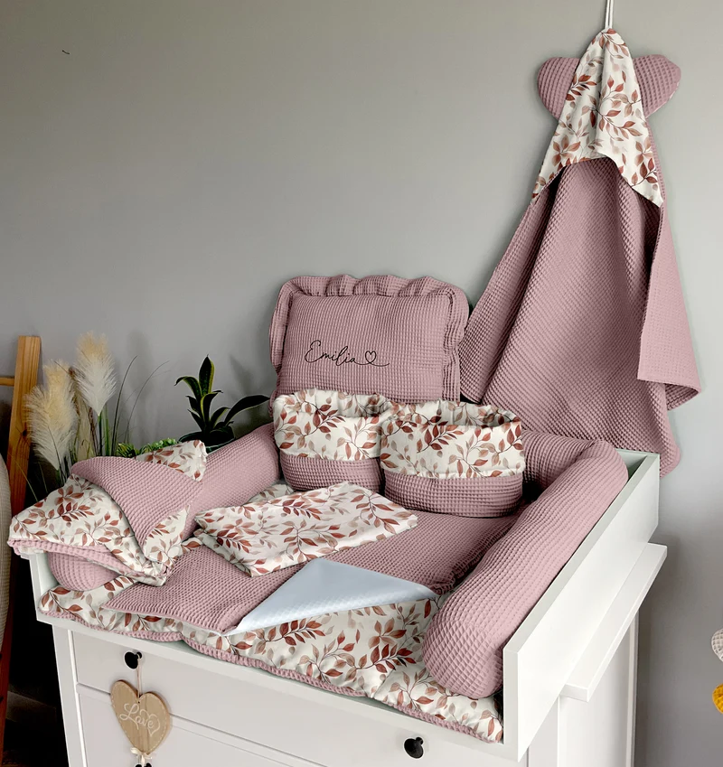 Changing mat | Leaves and dirty pink