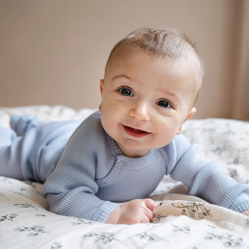 Minimalisma Wickelbody Langarm aus Merinowolle 'Ask' Frost Blue