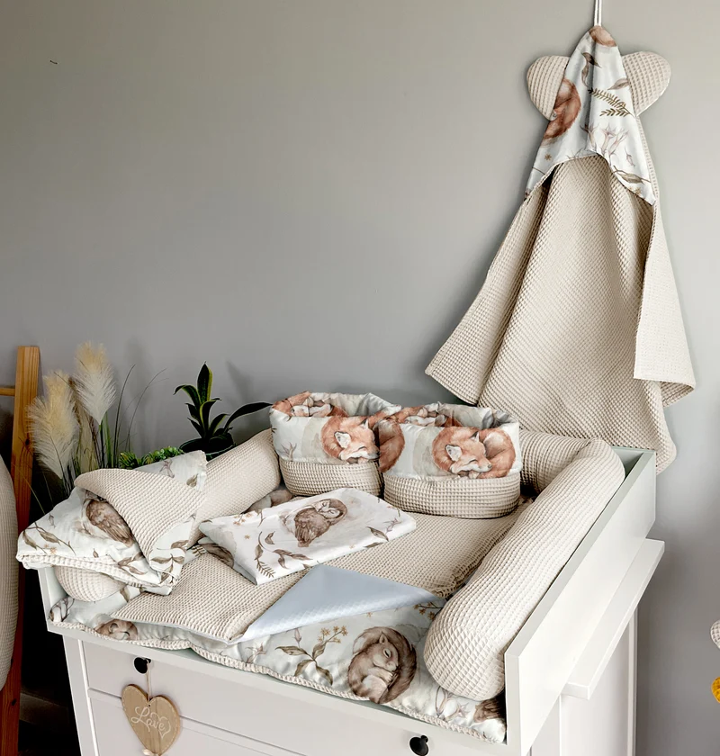 Changing mat | Sleeping animals and light beige