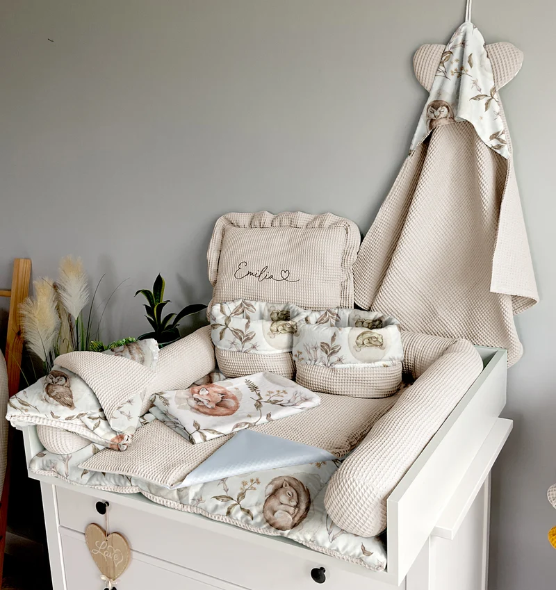 Changing mat | Sleeping animals and light beige