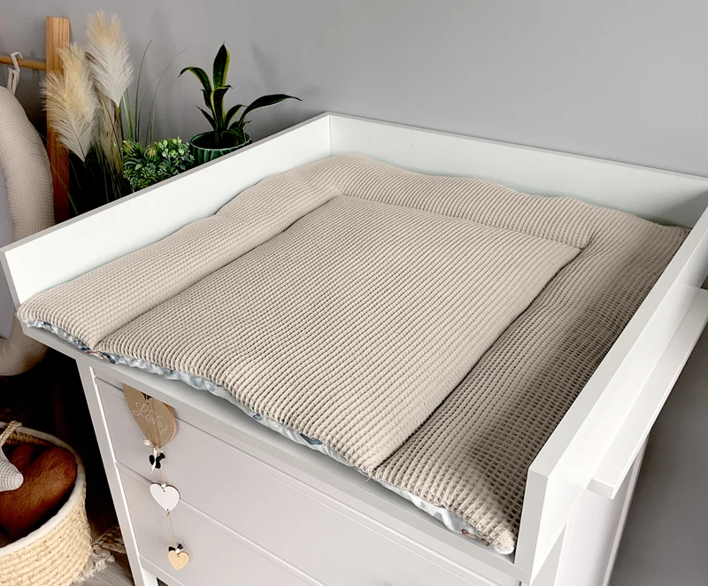 Changing mat | Dreams of sleepy bears and sand