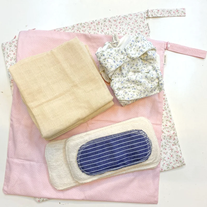 Stoffwindel Set 1: Flora / Zuckerwatte 2 Stoffis, 2 Wetbags, Einlagen