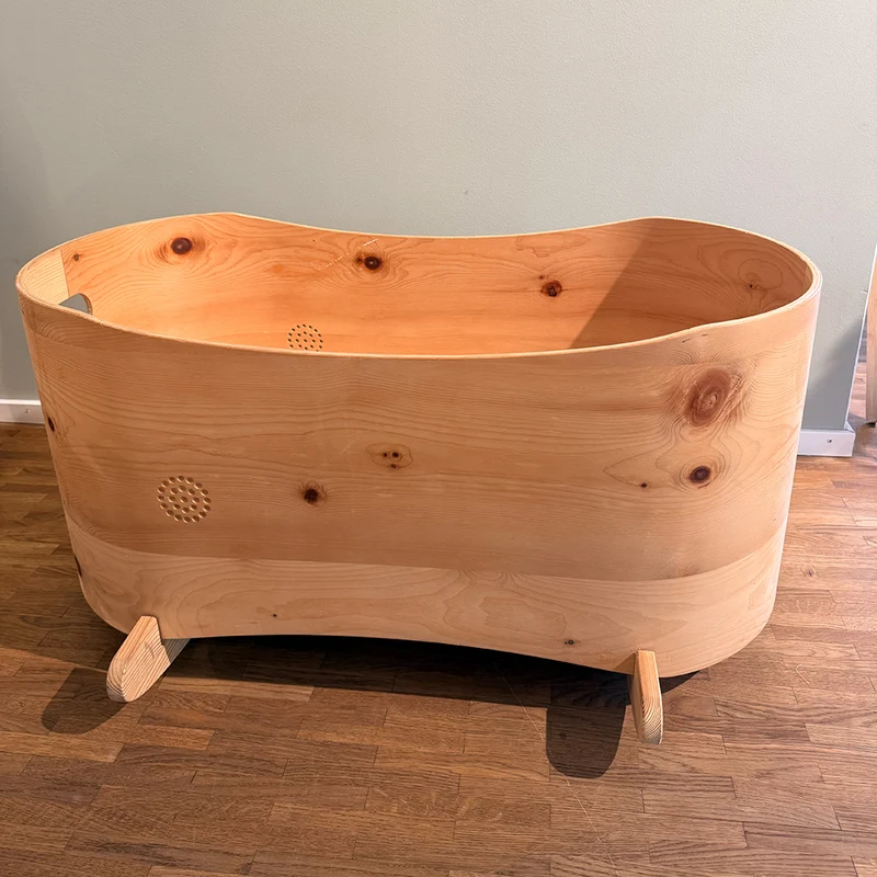 Ausstellungsstück Benni’s Nest Set Babybett aus Arvenholz (40 x 80cm) Natur mit Matratze