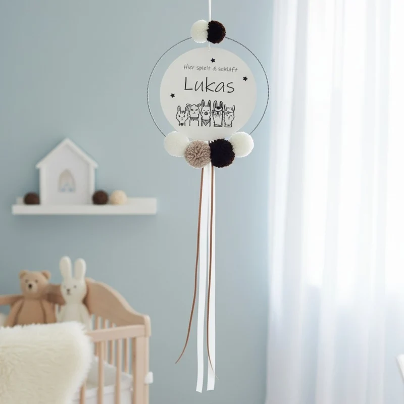HOLZTÜRSCHILD "Lama" mit Wunschnamen personalisiert und Bommeln & Satinbändern verziert