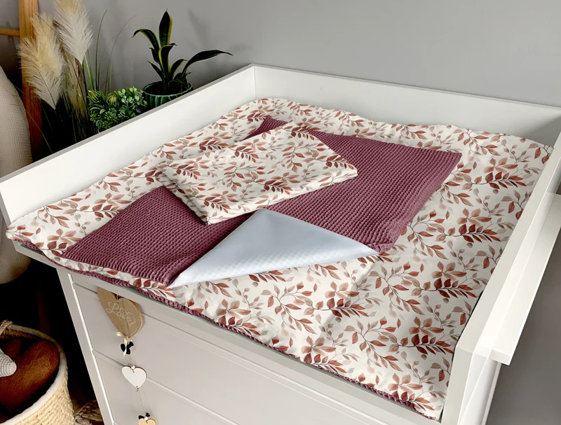 Changing mat | Leaves and blueberry