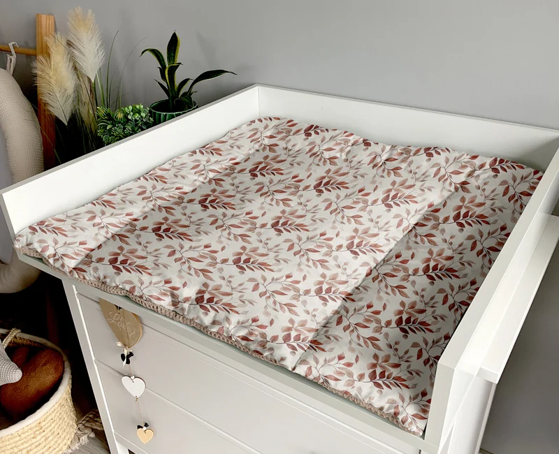 Changing mat | Leaves and brown