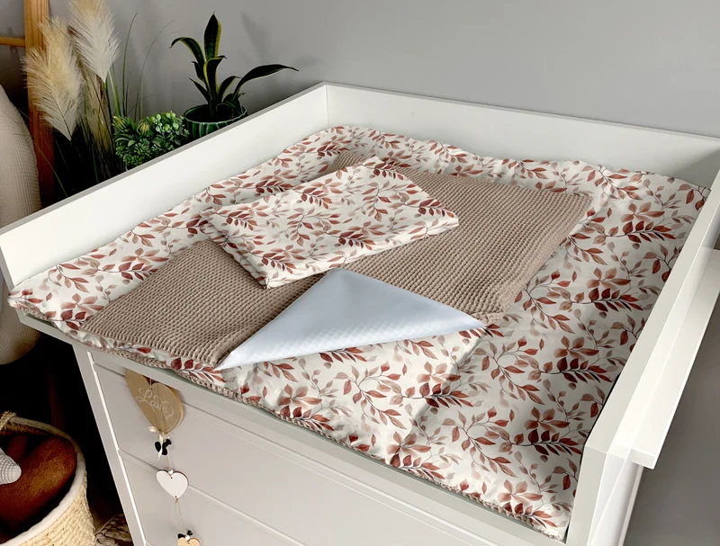 Changing mat | Leaves and brown