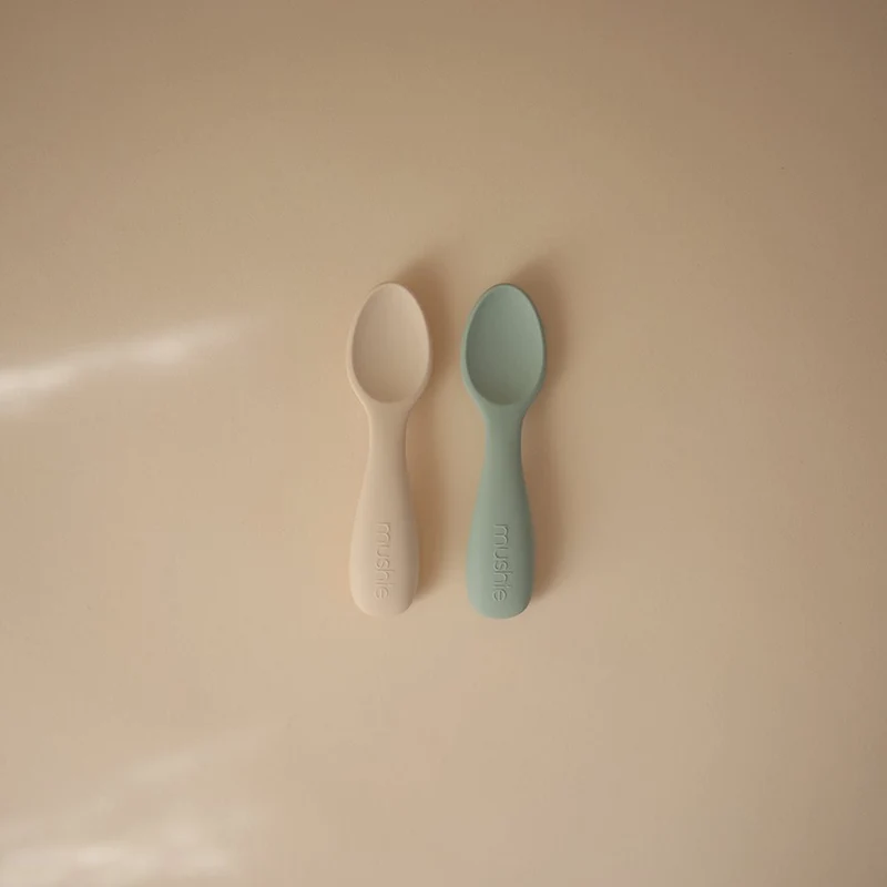 Mushie Starter Baby Löffel 2er-Set Cambridge Blue/Shifting Sand