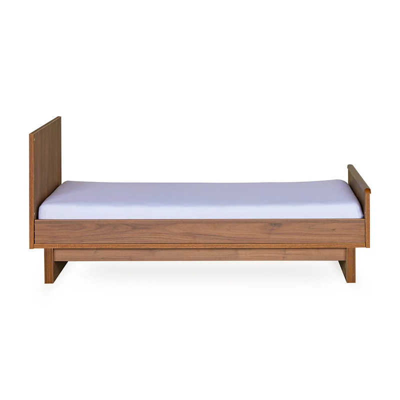 Quax Babybett- und Kinderbett 70 x 140 'Kyo' Walnut