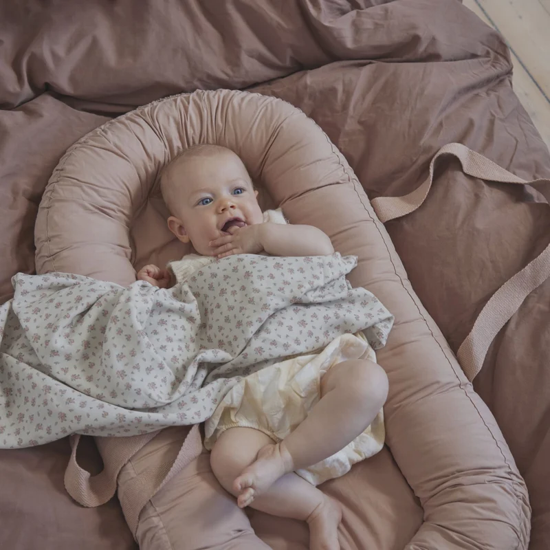 Tragbares Babynest “Blushing Pink”