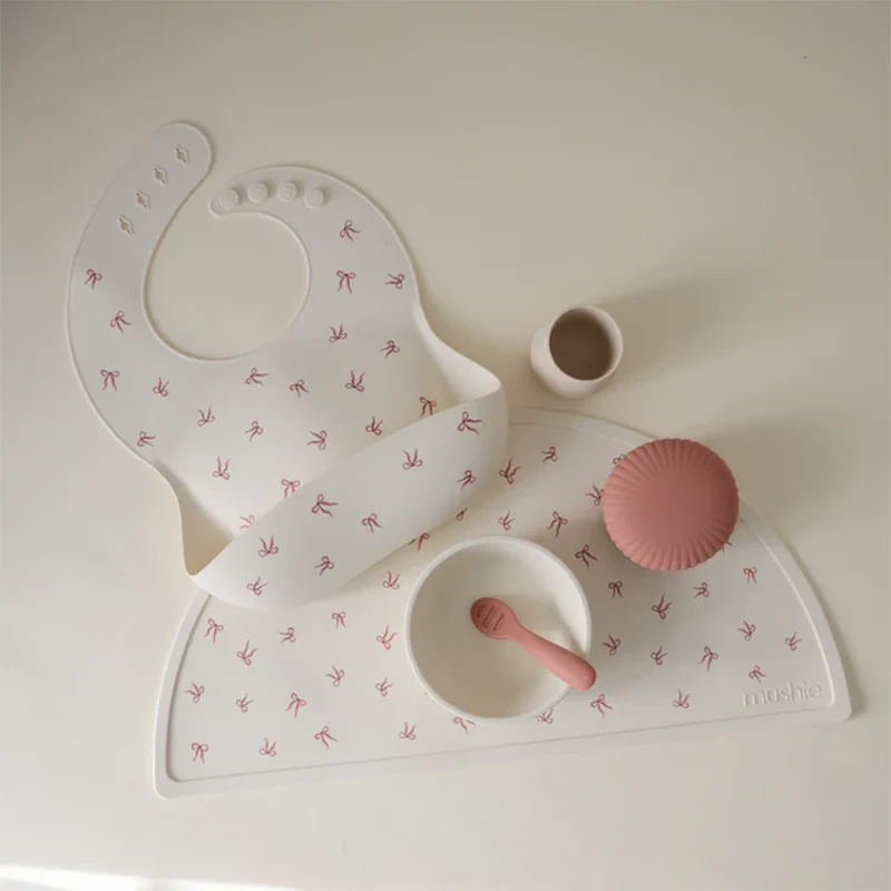 Mushie Silikon Lätzchen Bows