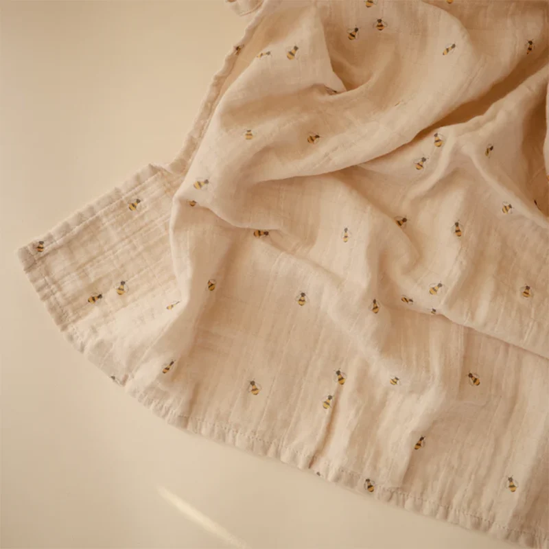 Mushie Musselin Swaddle Bees