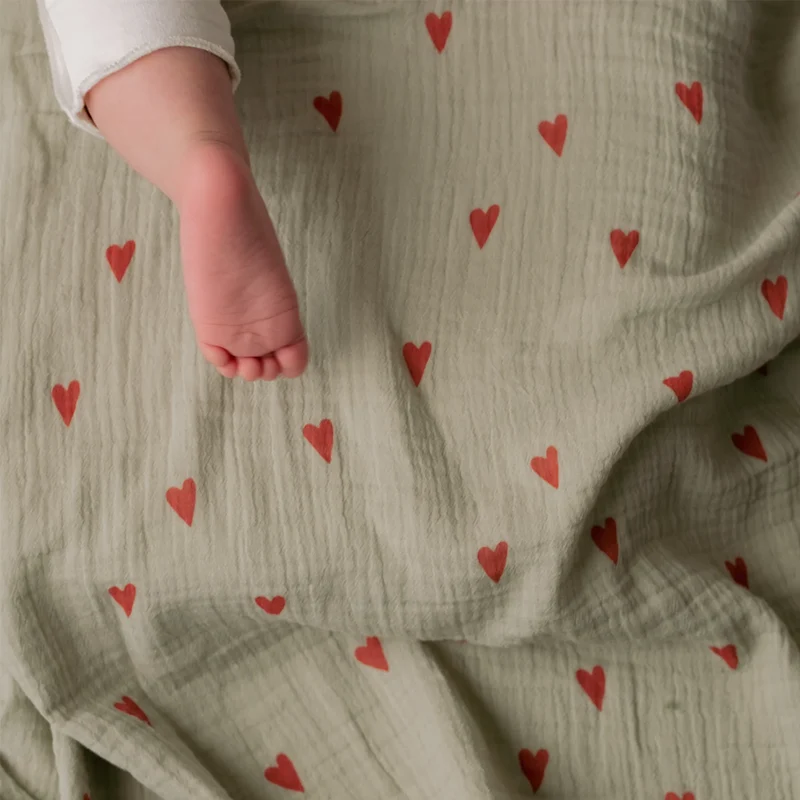 Studio Noos Swaddle 'Hearts' 120 x 120 cm Sage Green