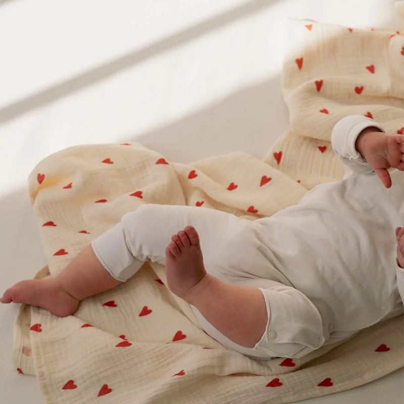 Studio Noos Swaddle 'Hearts' 120 x 120 cm Off White