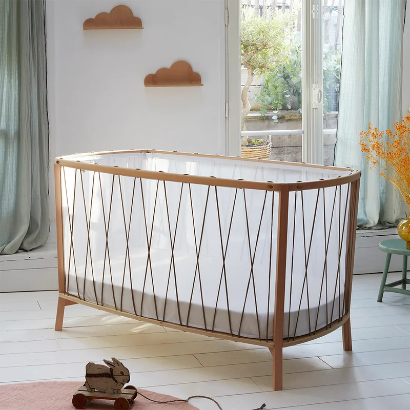 Charlie Crane Babybett 'Kimi' 76 x 130 mit Matratze und Matratzenschutz Hazelnut