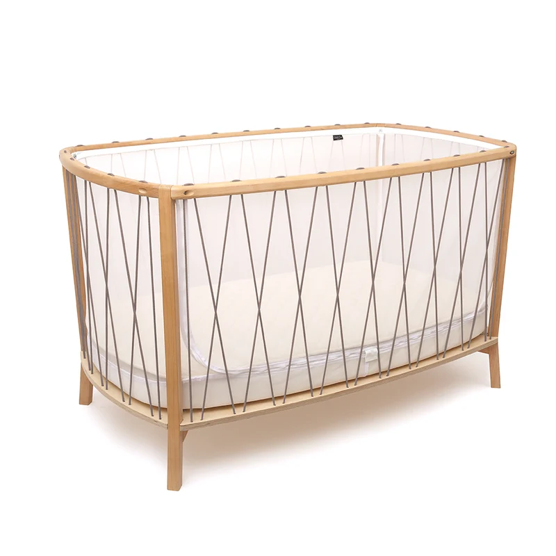Charlie Crane Babybett 'Kimi' 76 x 130 mit Matratze und Matratzenschutz Hazelnut
