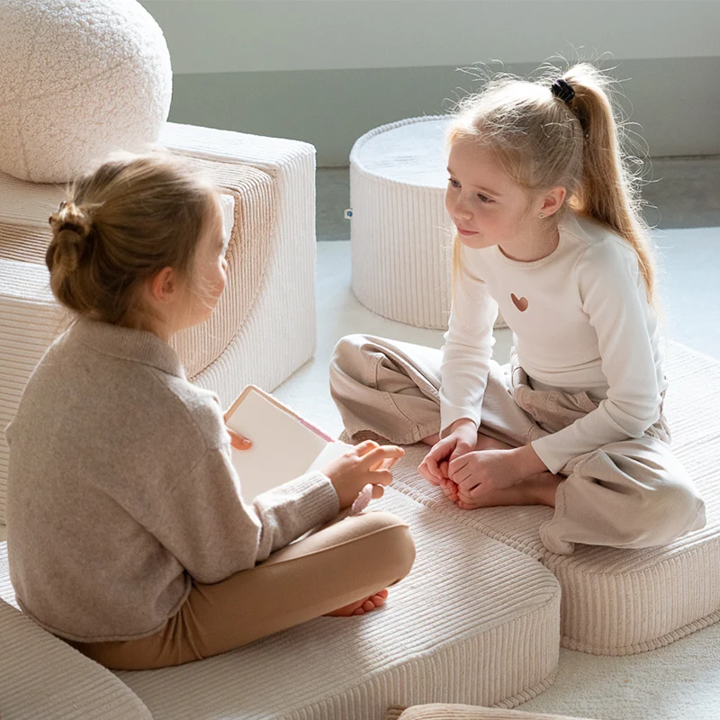 Wigiwama Aufklappbarer Kindersessel 'Flip Chair' Marshamllow
