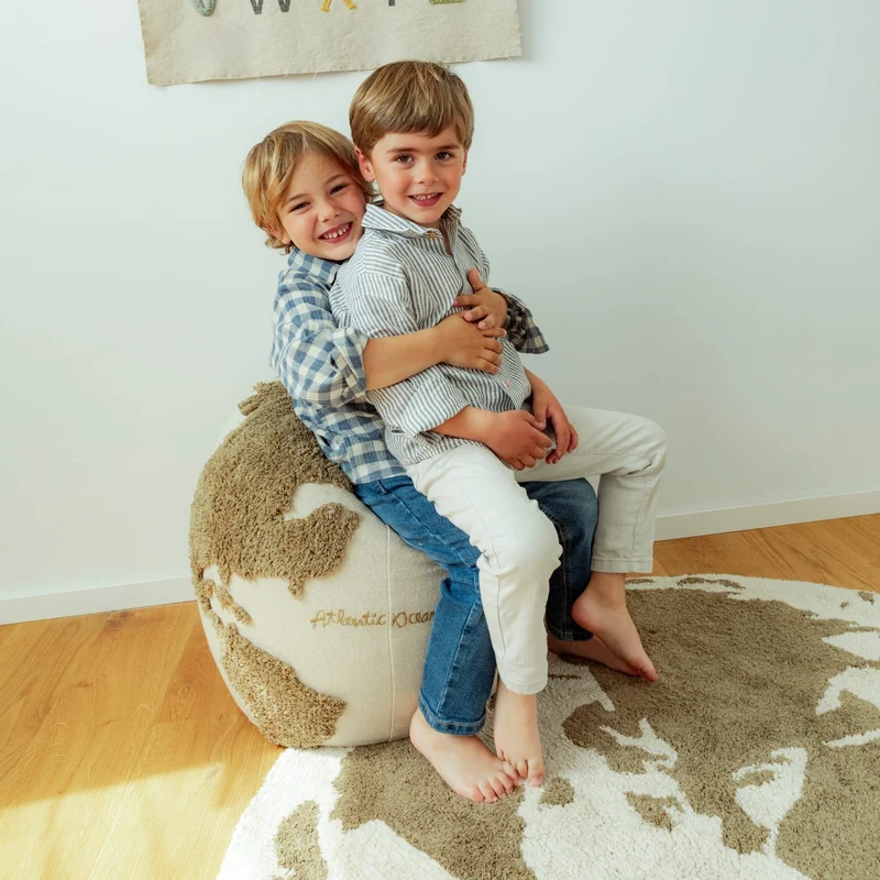 Sitzpuff für Kinder “RUGCYCLED WORLD MAP"