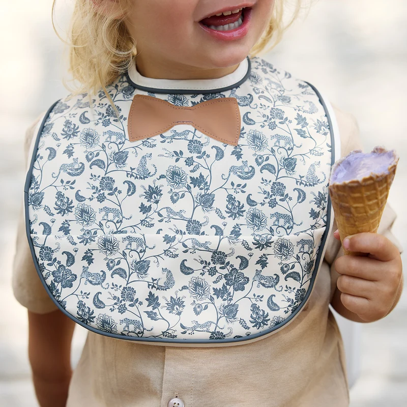 Lätzchen "Garden Leo Toile Bow"