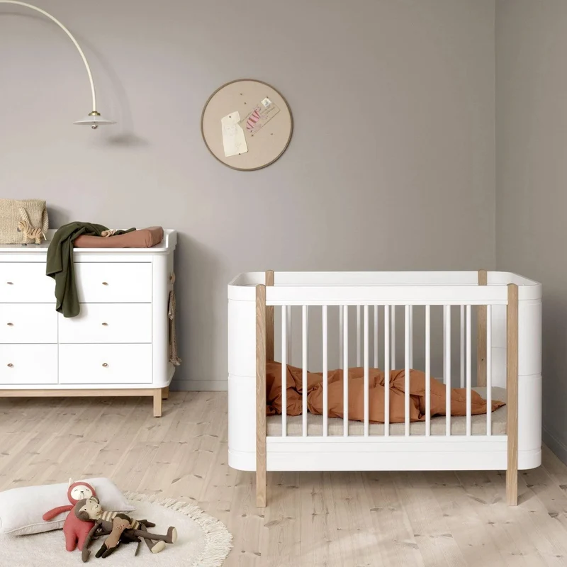 Oliver Furniture Wood Mini+ Babybett inkl. Umbauset Juniorbett Weiss/Eiche