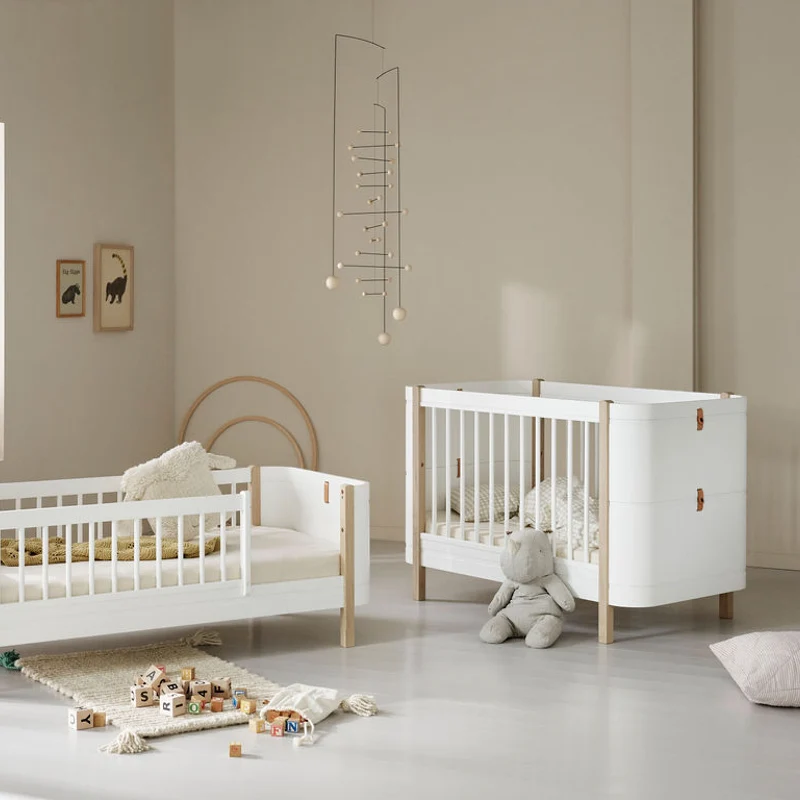 Oliver Furniture Wood Mini+ Babybett inkl. Umbauset Juniorbett Weiss/Eiche