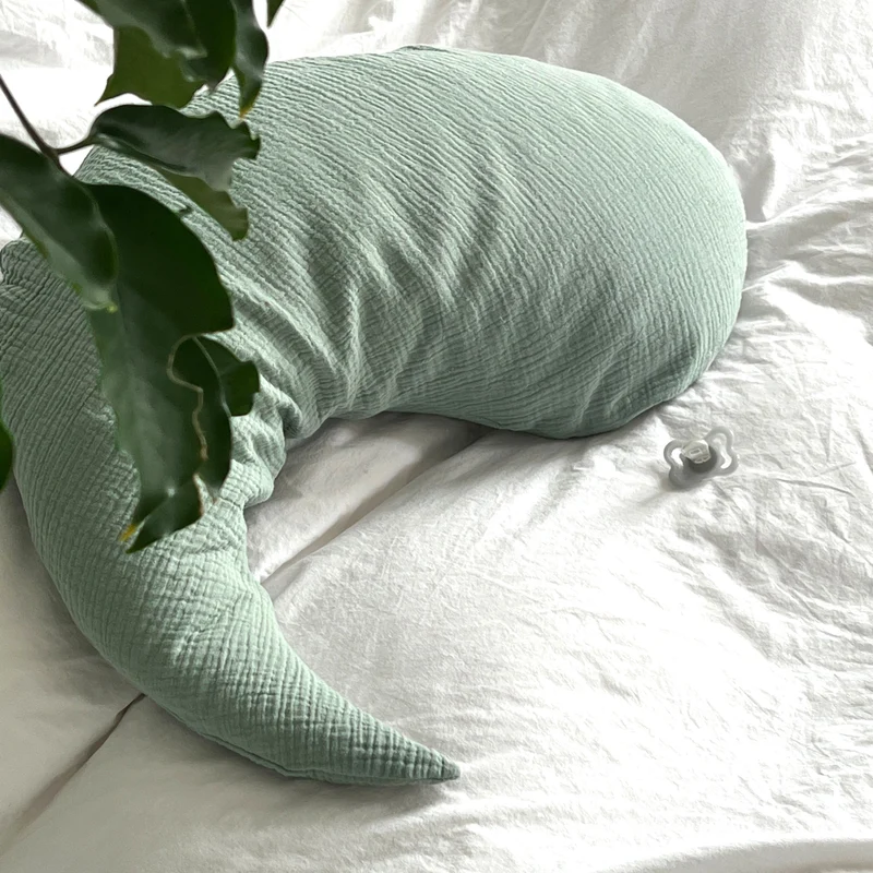 Yinnie Theraline Stillkissen inkl Bezug Musselin (135 cm x 35 cm) Salbei Eukalyptus Grün