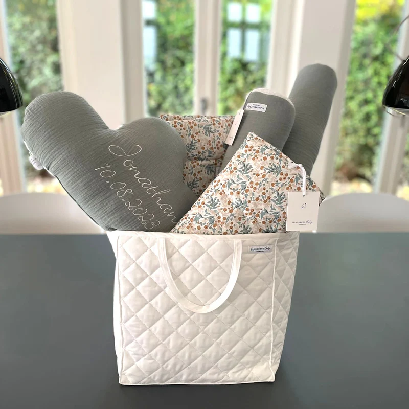 Große Geschenkbox, Präsent zur Geburt oder Babyshower - Salbei Grün