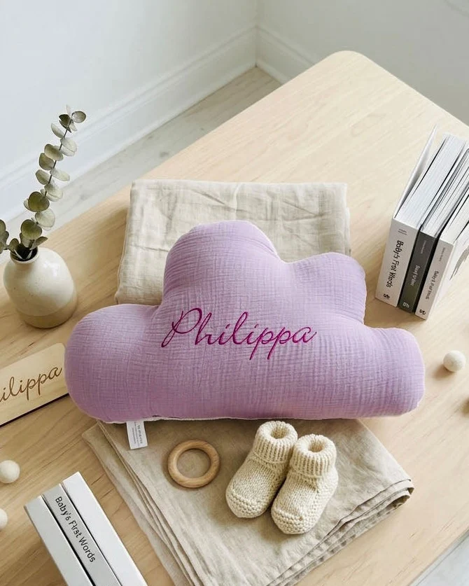 Kissen personalisiert mit Namen Baby - Musselin Lila
