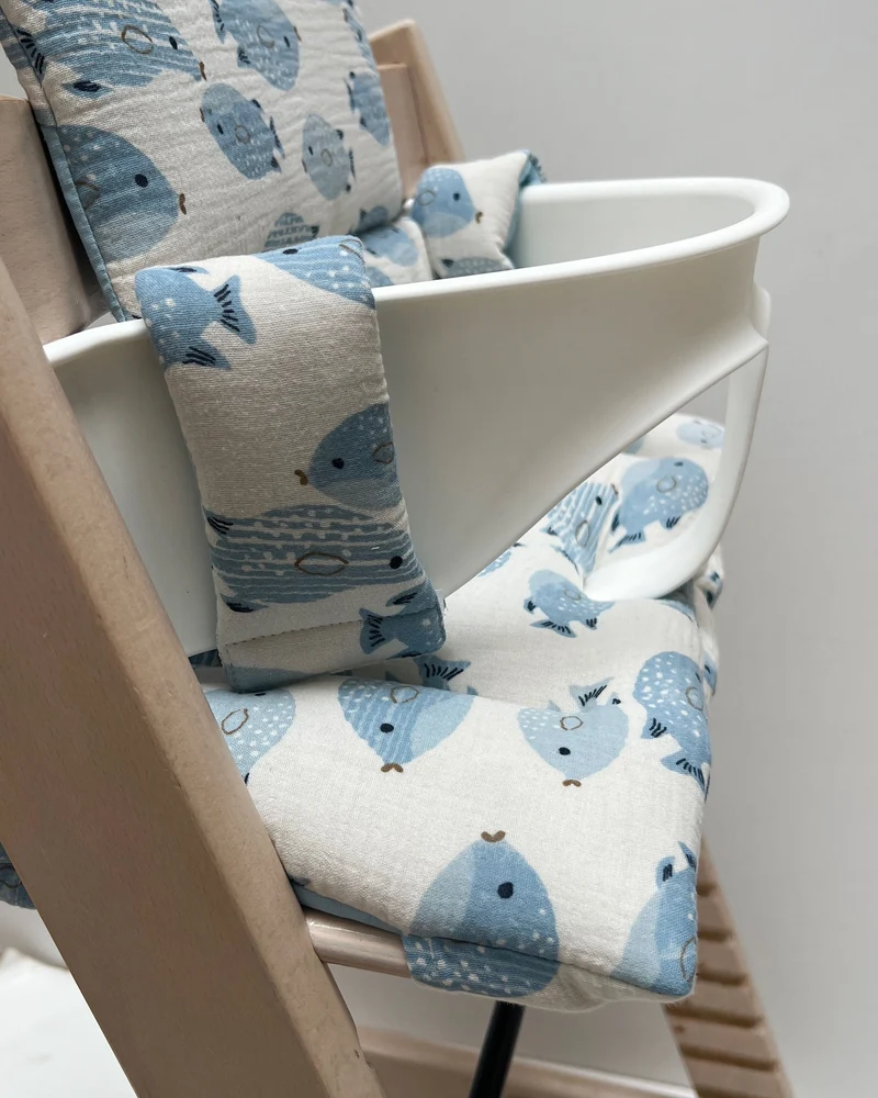 Sitzkissen Set Stokke für Tripp Trapp Hochstuhl aus 100% Musselin – für´s erste Sitzen ab 6 Monaten - Fisch Weiss Blau