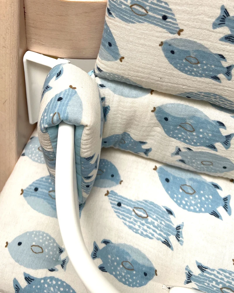 Sitzkissen Set Stokke für Tripp Trapp Hochstuhl aus 100% Musselin – für´s erste Sitzen ab 6 Monaten - Fisch Weiss Blau