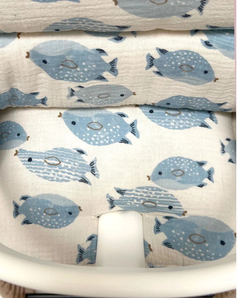 Sitzkissen Set Stokke für Tripp Trapp Hochstuhl aus 100% Musselin – für´s erste Sitzen ab 6 Monaten - Fisch Weiss Blau
