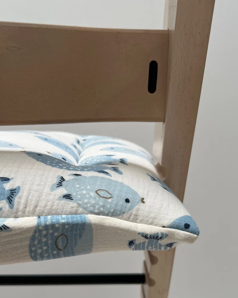 Sitzkissen Set Stokke für Tripp Trapp Hochstuhl aus 100% Musselin – für´s erste Sitzen ab 6 Monaten - Fisch Weiss Blau