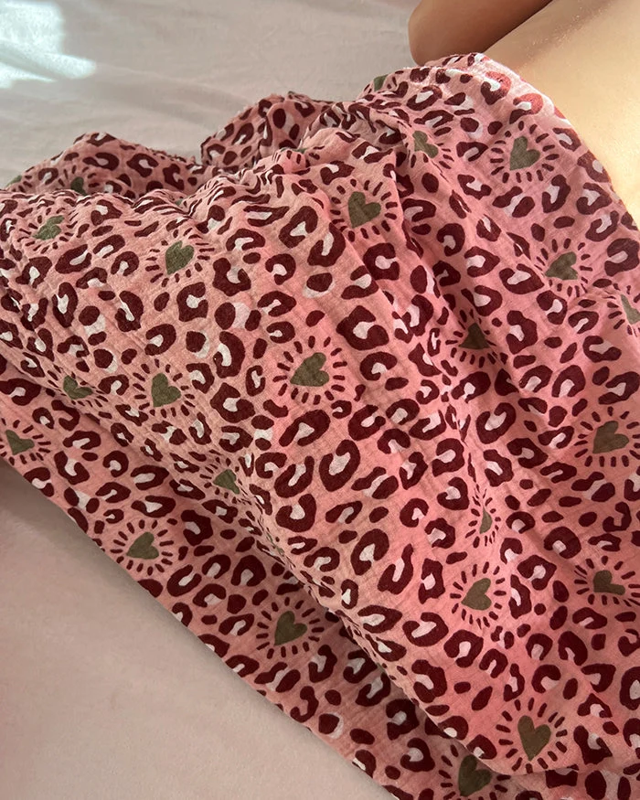 Musselin Decke aus Baumwolle, Oeko-Tex – Weiche Sommerdecke, Überdecke, Schlafdecke Rosa Tigerprint Sonne