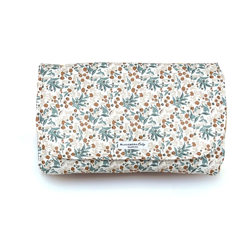 Wickeltasche Windeltasche mit Wickelunterlage für unterwegs ABWASCHBAR Blumenwiese Blau Beschichtet