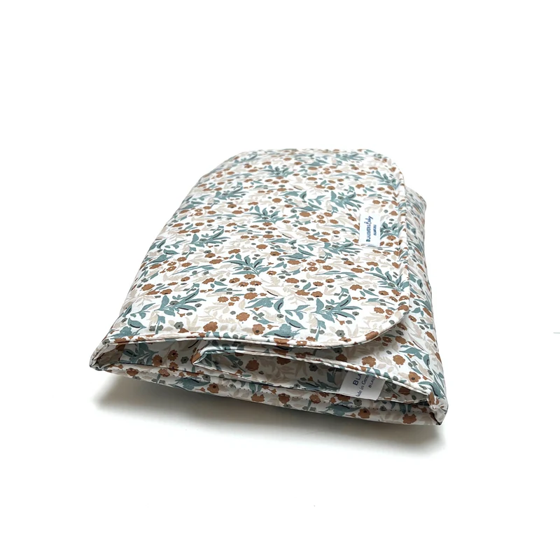 Wickeltasche Windeltasche mit Wickelunterlage für unterwegs ABWASCHBAR Blumenwiese Blau Beschichtet