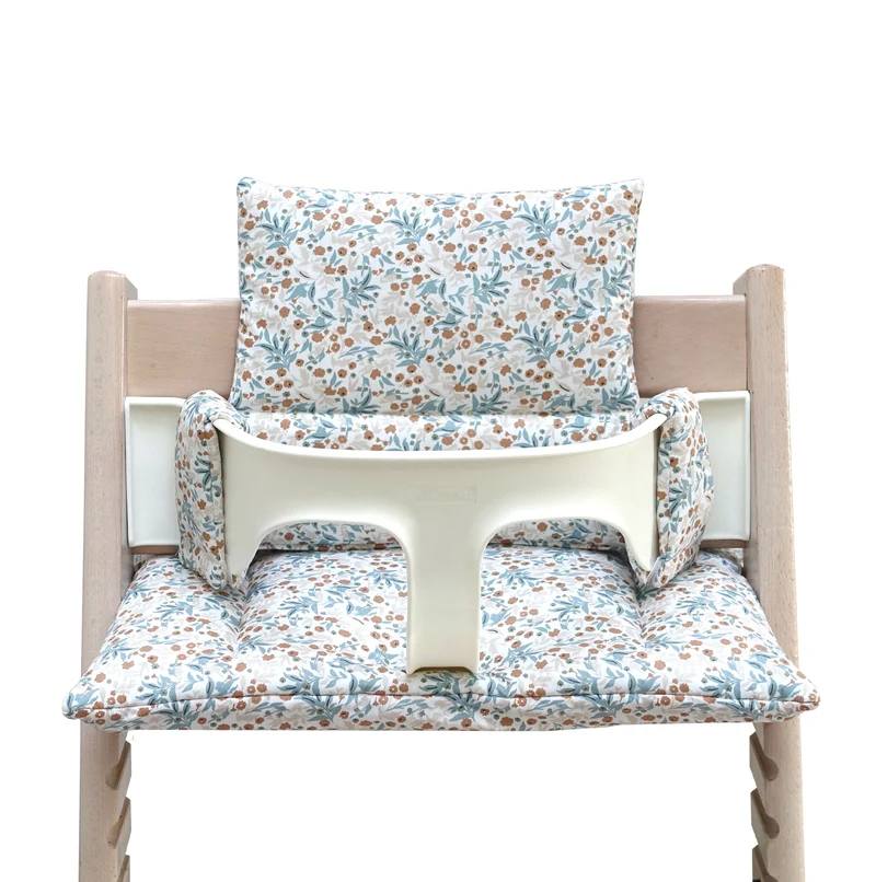 Mit NAMENS-STICKEREI - ABWASCHBAR Tripp Trapp Sitzkissen Blumenwiese Blau Beige Personalisierbar