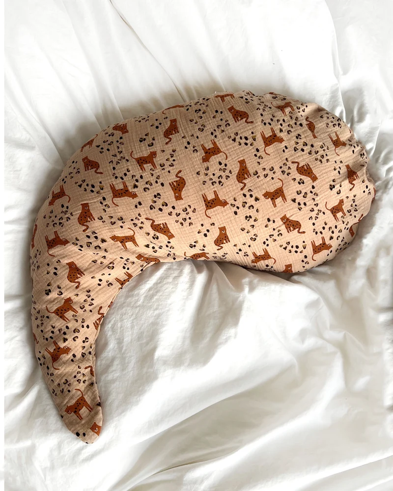 Yinnie Theraline Stillkissen inkl. Bezug Musselin (135 cm x 35 cm) Panther Beige
