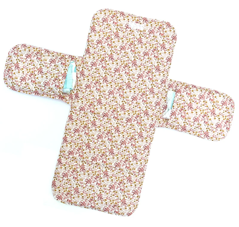 Wickeltasche Windeltasche mit Wickelunterlage für unterwegs ABWASCHBAR Blumenwiese Rosa Beschichtet