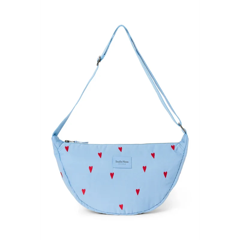 STUDIO NOOS Hellblaue Puffy Gürteltasche mit Herzen