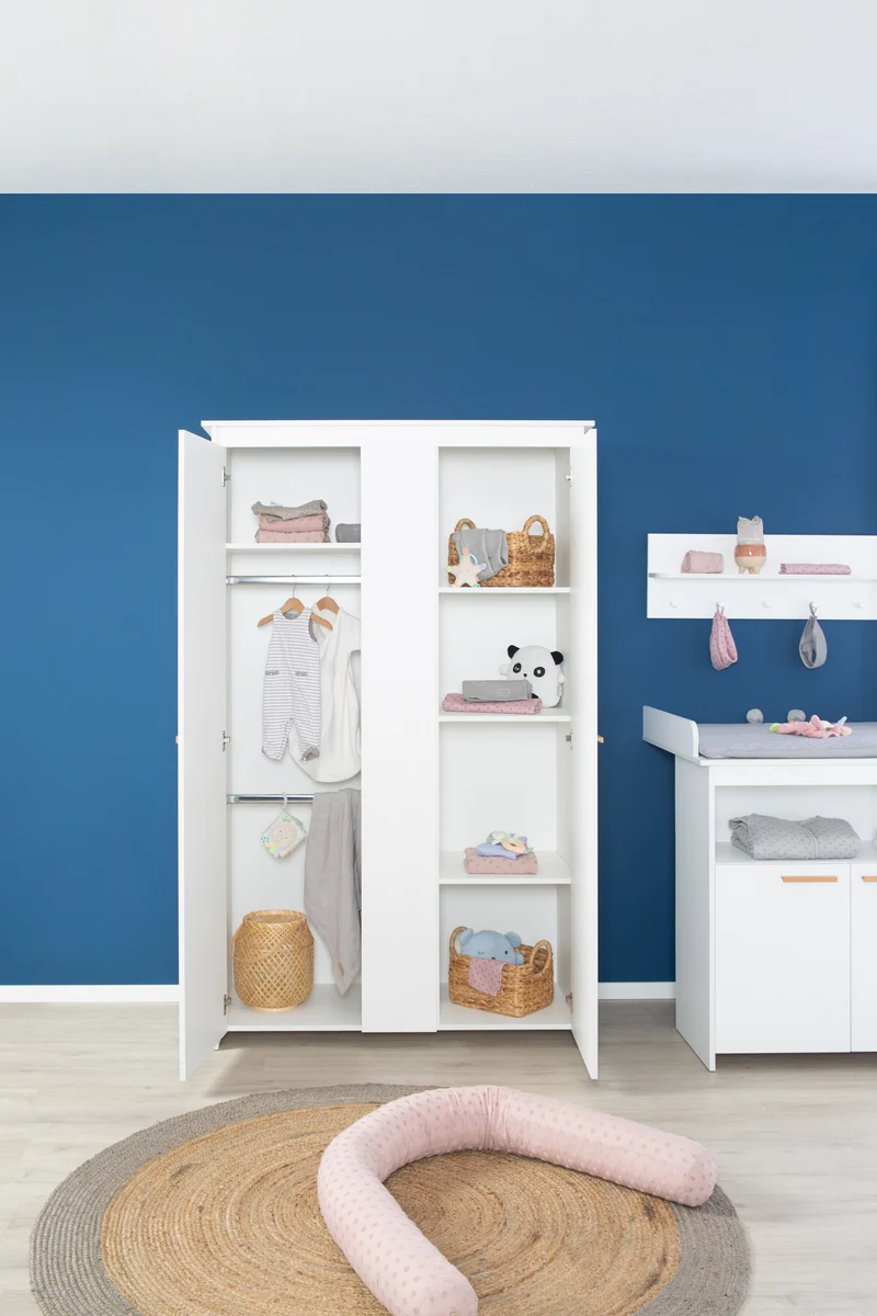 Kinderzimmerset Anton - umbaubares Baby-/Kinderbett / Wickelkommode 2-türig / Kleiderschrank 2,5-türig - in Weiß