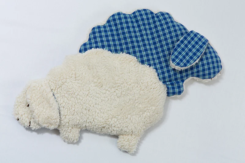 Plüsch-Wärmekissen Schaf Blau Kariert