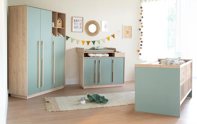 Babyzimmer 'Selva' 3-teilig - Offene Fächer & Soft Close - Reed Green / Virginia Chestnut