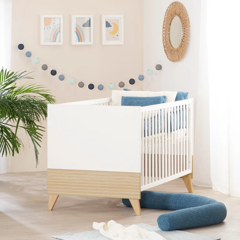 Babyzimmerset 'Theo' 3-teilig - Bett 70x140 + Wickelkommode + Kleiderschrank - Weiß / Eiche
